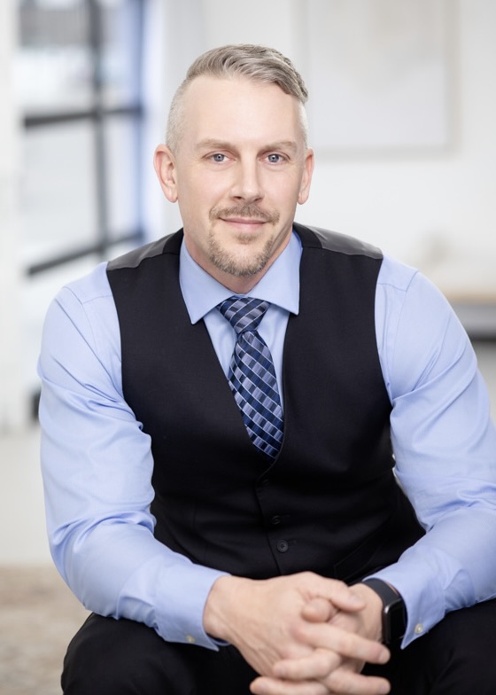 Dr-Jared-Larsen-Functional-Medicine-Expert Dr. Jared Larsen, DC, functional medicine expert specializing in weight loss, gut health, hormone balance, and metabolic disorders.